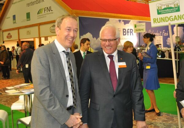 Peter Bleser, Parlamentarischer Staatssekretär im Bundesministerium für Ernährung und Landwirtschaft im Gespräch mit VDM-Geschäftsführer Peter Haarbeck.